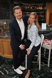 Moderator Gregor Teicher und seine Verlobte Stephanie  bei der 6. Wempe Piano Night / Restaurant Grünwalder Einkehr / Grünwald bei München  / 16. Mai 2019  (©Foto:Martin Schmitz)